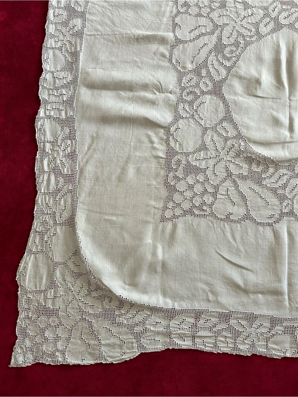 VTG Lace Cloth Ivory Ecru Linen Tablecloth 48” X 50” No Stains Picot Loops